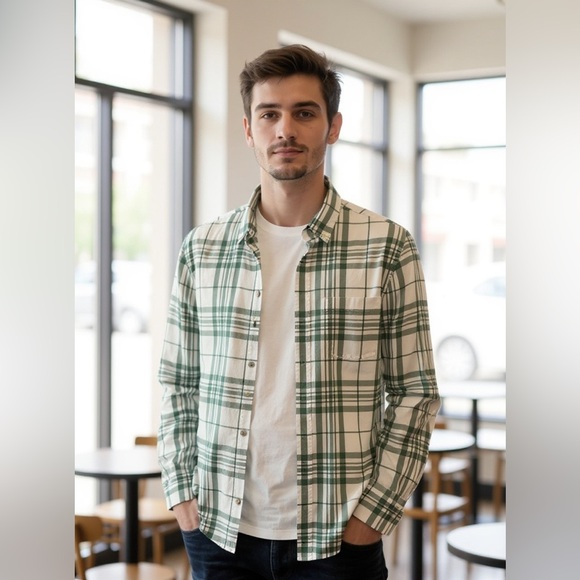 Men’s Old Navy Classic Fit Shirt - Picture 2 of 14